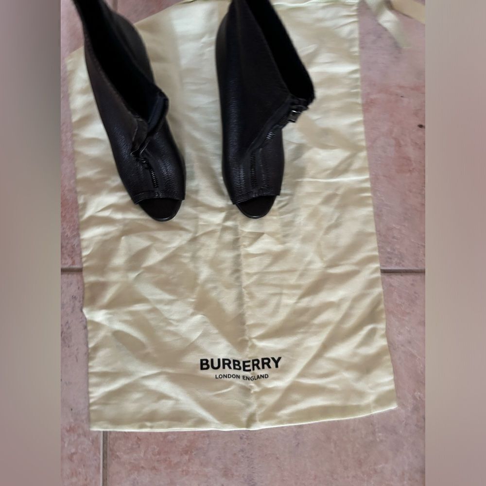 Burberry peep toe ankle bootie open toe dress shoes ankle boots zipper heels
